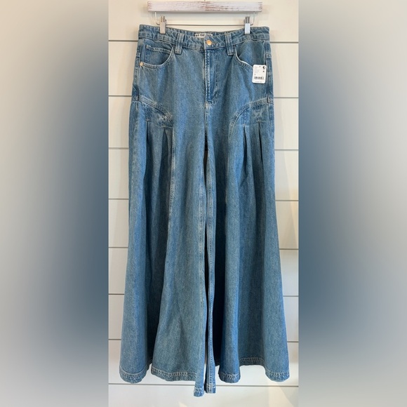Free People Pandora Wide Flare Jeans NWT - Picture 2 of 6